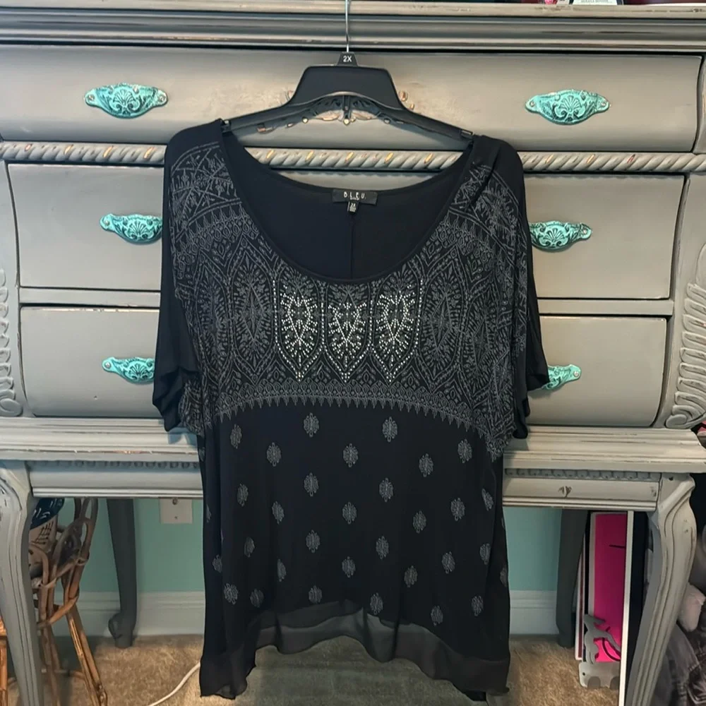 Cute boho top with bling! - Picture 1 of 3